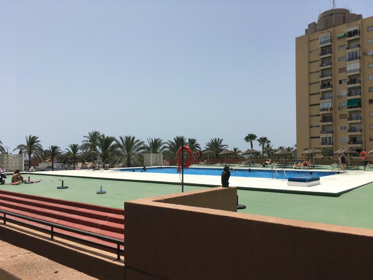 Apartamento Torre II Las Palmeras mit seitlichem Meerblick und Pool in Fuengirola Exterior foto